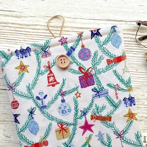 Vintage Christmas Kindle Sleeve, Book Pouch, iPad Cover, 2024 Paperwhite sleeve, Kindle Scribe case