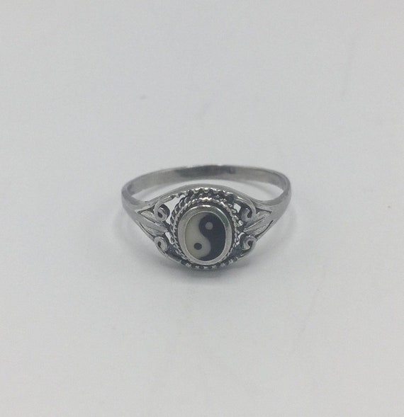 Sterling Silver Yin Yang Oval Ring Sterling Silver Yin Yang Oval Ring