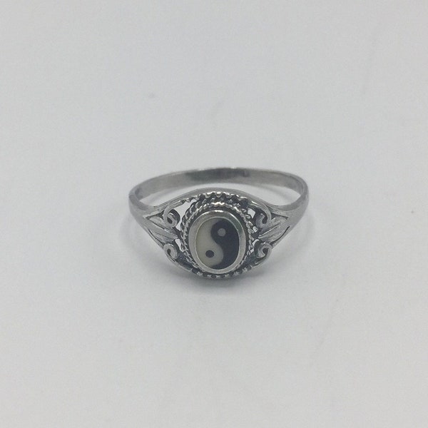 Oval Filigree Sterling Silver Yin Yang Ring 620-01