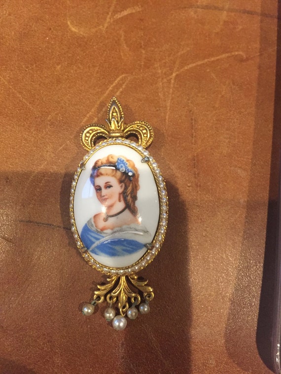 Florenza Cameo Limoges pendant