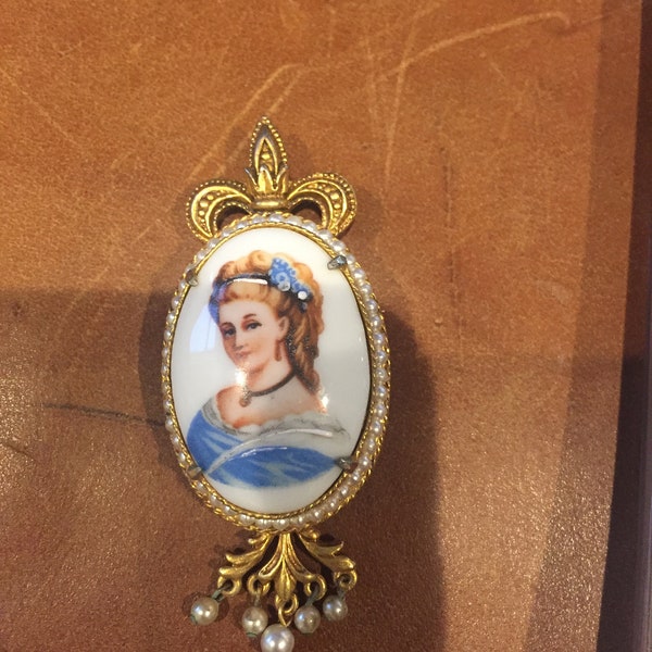 Florenza Cameo Limoges pendant