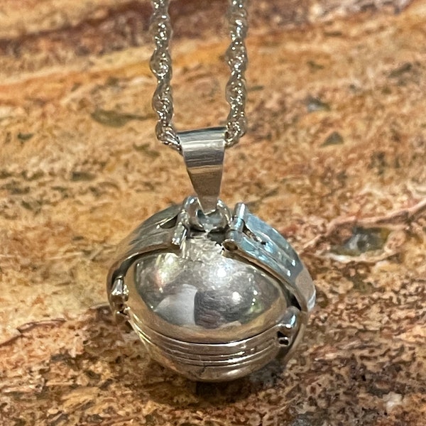 Taxco Mexican Silver Locket with Chain