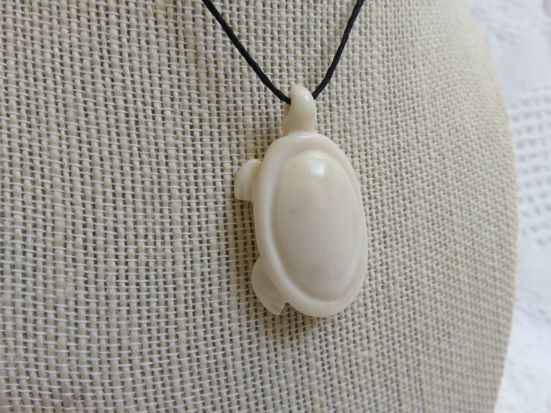 African Art Ethnic Jewelry Shona Carving Polished COW BONE Traditional Style TURTLE Pendant Necklace Zimbabwe C