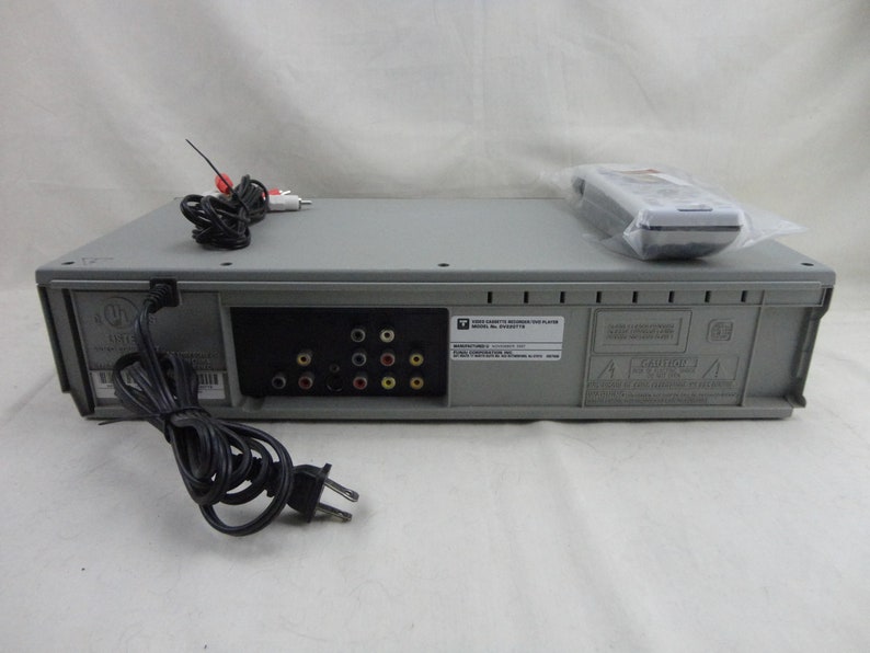 Trutech DV220TT8 DVD VCR Dual Double Deck Combo With Universal Remote