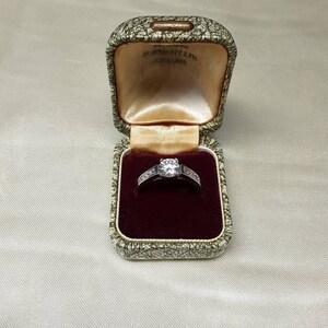 Excellent Vintage Sterling Silver and Cubic Zirconia Sparkling Ring.