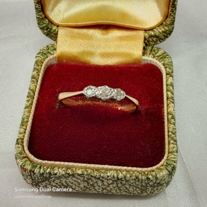 Superb Vintage Women&#39;s 18ct Gold and Natural Faceted Diamond Trilogy Ring.