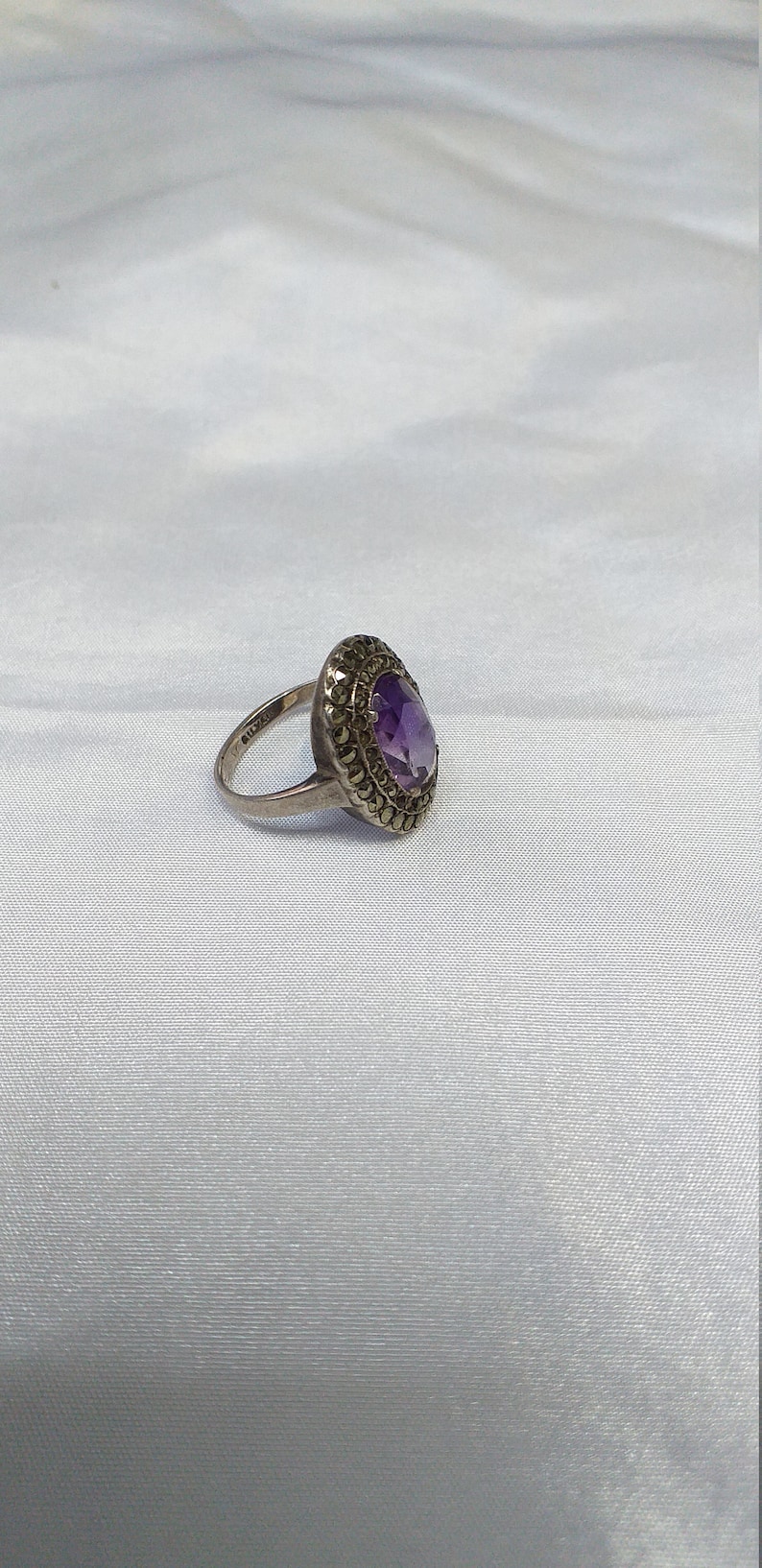 Stunning Vintage Sterling Silver and Amethyst Ring.