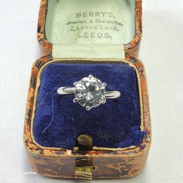 Superb Sparkling Vintage, Women's Sterling Silver and Cubic Zirconia Solitaire Ring.