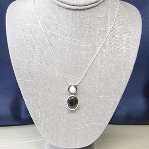 Gorgeous Vintage Sterling Silver, Real Pearl and Natural Labradorite Pendant with Chain.