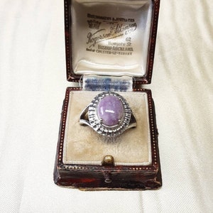 Superb Vintage Sterling Silber und Natürliche Lila Jade Statement Ring.