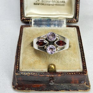 Excellent Vintage, Women&#39;s Sterling Silver, Natural Garnet and Natural Amethyst Multi Stone Ring. UK O, US 7.