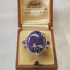 Fabulous Vintage Women&#39;s Sterling Silver and Large Natural Amethyst Floral Statement Ring.