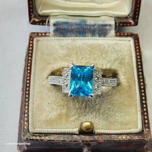 Stunning Vintage, Women&#39;s Sterling Silver, Clear Cubic Zirconia and Very Sparkly Blue Cubic Zirconia Cocktail Ring.