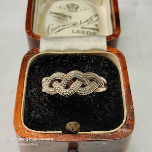 Beautiful Vintage Ladies, Gold and Natural Diamond Wrap Knot Statement Ring.