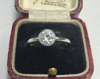 Lovely Vintage, Woman's Sterling Silver and Sparkling Cubic Zirconia Solitaire Ring.