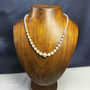 Superb Vintage, Women&#39;s Sterling Silver Bead Necklace.