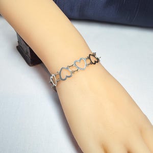 Beautiful 1970s Vintage, Women&#39;s Sterling Silver Heart Statement Bracelet.