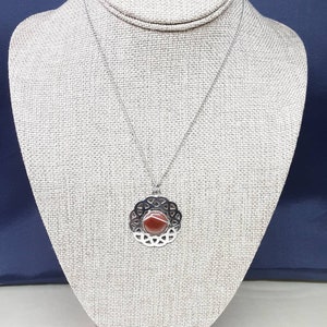 Fantastische schottische Vintage Sterling Silber und Achat Anhänger und Kette.