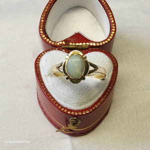 Fabulous Vintage, Women&#39;s Gold and Natural Opal Solitaire Ring.