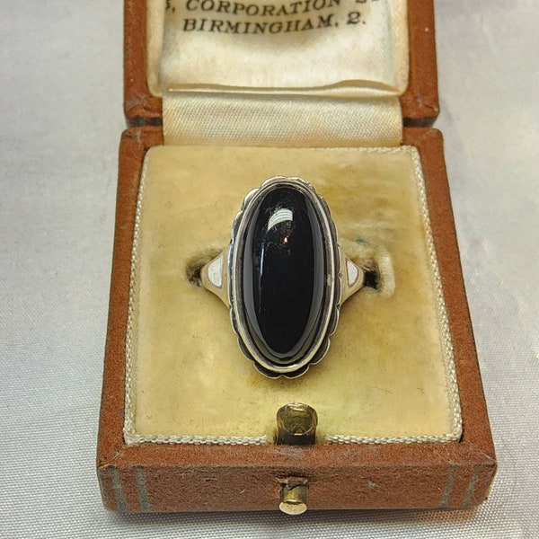 Lovely Art Deco, Antique, Women's Silver and Natural Onyx Statement Ring.