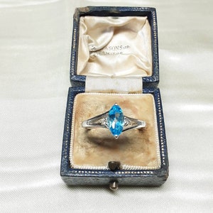 Beautiful Vintage Sterling Silver and Natural Sky Blue Topaz Solitaire Ring.