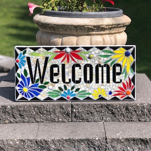 Letrero de bienvenida personalizado con diseño floral de mosaico resistente a la intemperie para puerta principal, con diseño floral y carta de bienvenida. Panel de jardín.