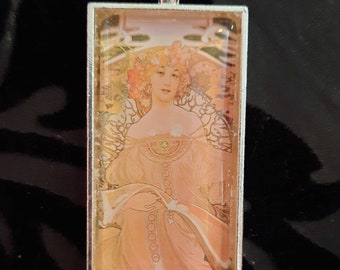 Elegant art nouveau pendant