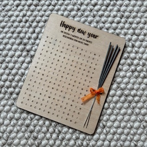 Regalo di Capodanno: biglietto di Capodanno con cruciverba e supporto per stelle filanti in legno | Ricordo di felice anno nuovo | Decorazioni di Capodanno