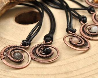 Collana da uomo in rame fatta a mano con cristalli, ciondolo con gemma avvolto in filo metallico, gioielli boho per uomo, regalo boho per fidanzato