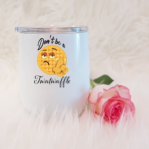 No seas un Twatwaffle Wine Tumbler