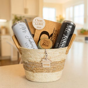 Benutzerdefinierte Makler Abschluss Geschenkkorb gravierte personalisierte erste Haus-Box für Kunden, Housewarming Geschenk, Real State Geschenk, unser erstes Zuhause