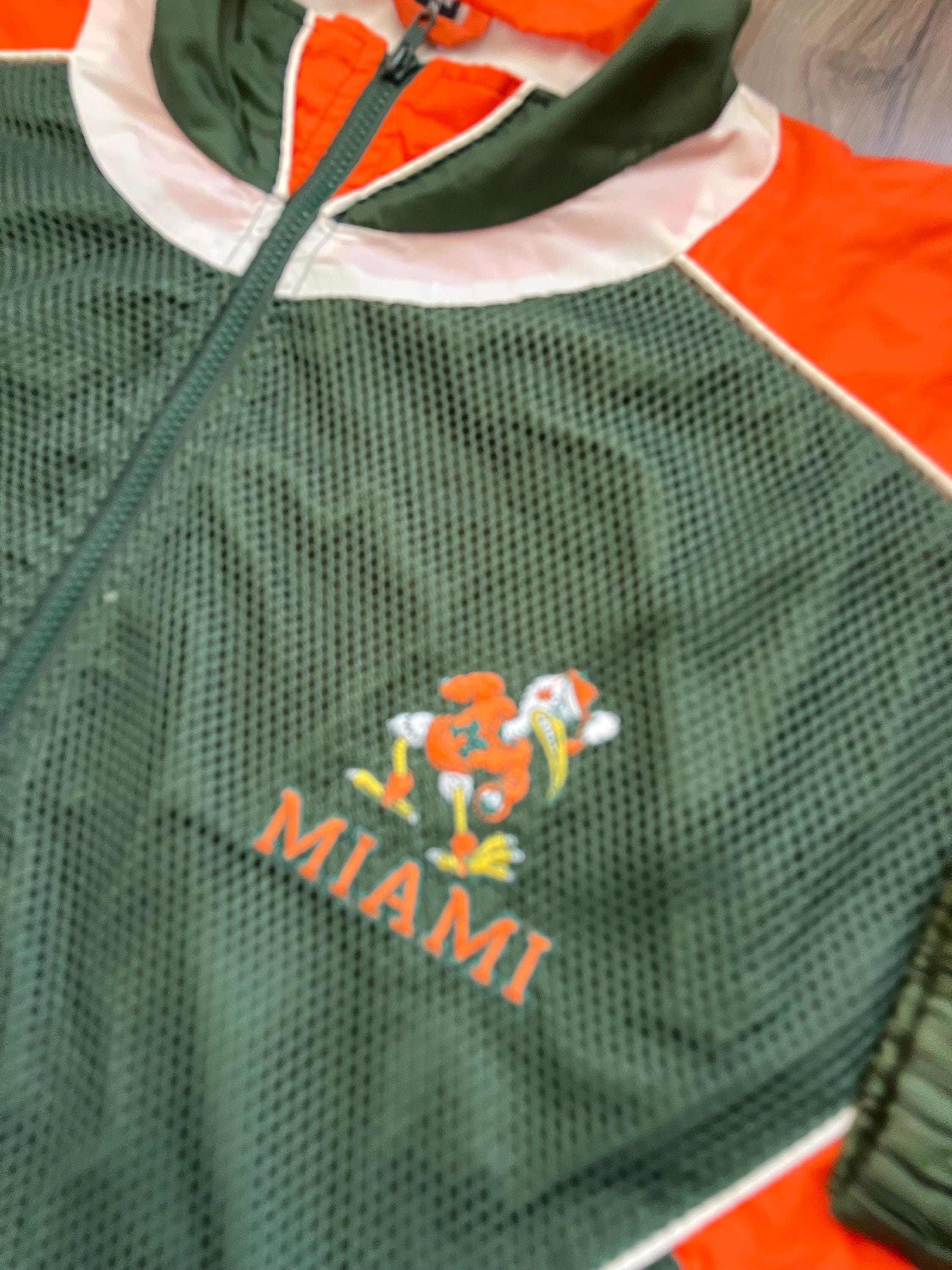 90s Pro Player マイアミハリケーンズ ナイロンジャケット Vintage 90s University of Miami Hurricanes Windbreaker Size