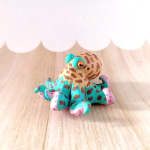 Octopus miniature beach art decor, Blue Caribbean octopus figurine, Octopus art for beach cabin decor, Sea life gift coastal animal gift