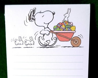 Easter Snoopy with Bunnies Magnetic Lined Note Pad, Refrigerator List, 100 Sheets, NEW