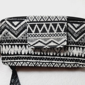 Cartera / Cartera / Bolso de mano con cremallera de tela acolchada en blanco y negro para mujer, NUNCA USADA