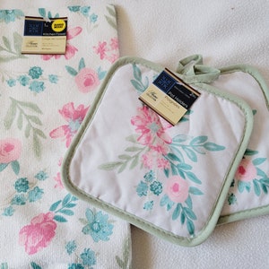 2 Potholders with 1 Matching Kitchen Towel, NEW with Tags