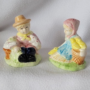 Vintage Ceramic Salt and Pepper Shakers, Farmhouse Couple, BRAND NEW