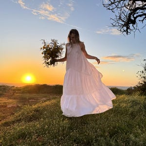 Gelaagde linnen trouwjurk met kant | Boho halter zomer trouwjurk | Strandelopementjurk