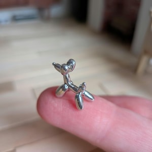 Peut inclure: Panneau en bois rustique avec l'inscription "Welcome to our home" en lettres blanches. Le panneau présente une finition vieillie et un design simple et accueillant, idéal pour un porche.