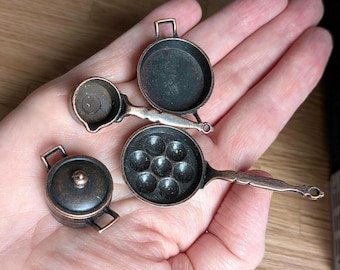 1:12th Scale Dollhouse Miniature. A Set of Four Rustic, Vintage, Copper Kitchen Pots/Pans.