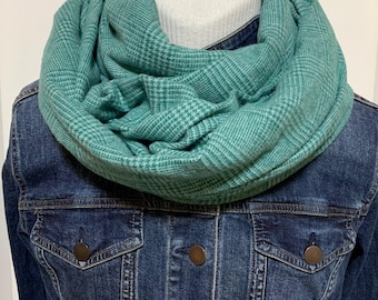 Teal Houndstooth 100 % cotton flannel scarf, beautiful super soft ,easy to wash and dry  fringed edges all around,quality fabric