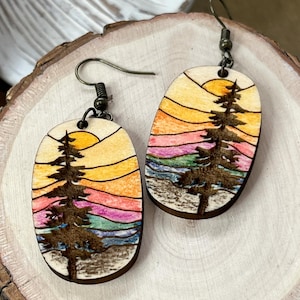 Boucles d'oreilles montagne coucher de soleil, pendentifs en bois, artisan, hypoallergénique, bijoux uniques, cadeau de fête des mères, cadeau pour elle, inspiré de la nature, bohème