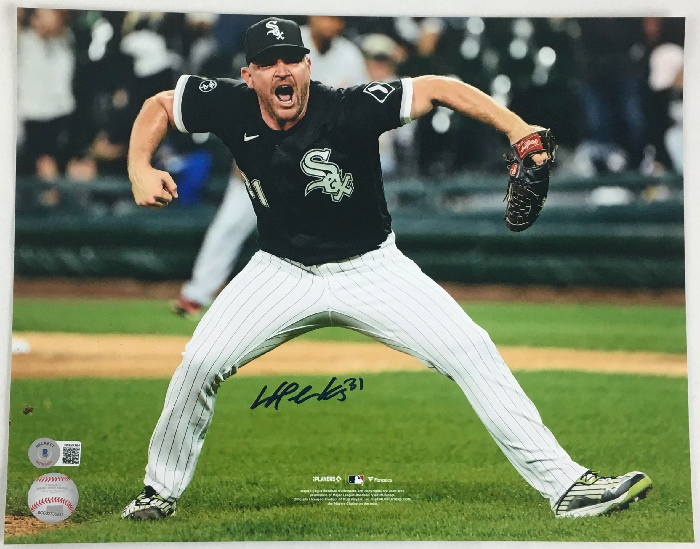 Liam Hendriks Chicago Pitcher Signed Autographed 11x14 Photo with Beckett  COA