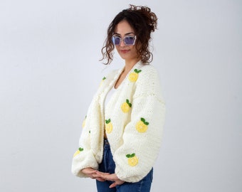 Joli cardigan mère, cardigan coton citron, pull fait main fruits citron, vêtements femme tendance, pull amour fait main, cadeaux fête des mères