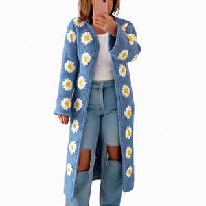 Cardigan marguerite au crochet, veste en tricot de coton bleu, cardigan élégant fait main, tricot marguerite, pull fait main, maxi long, commande personnalisée