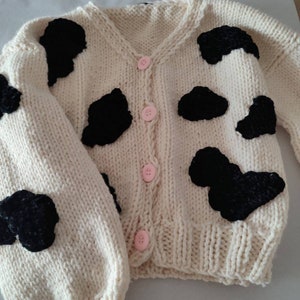 牛の刺繍が施された女性用の厚手のおしゃれなカーディガン、牛柄の冬スタイルのセーター、レディースの服装、おしゃれな手編みのカーディガン、bydnaのスウェット