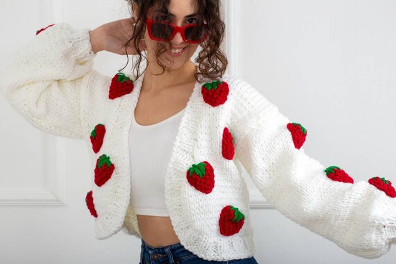 ストロベリージャムセーター | Strawberry Jam Sweater Strawberry Jam Sweater - Cozy & Sweet - Mochipan