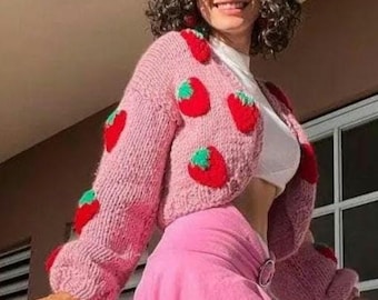 Cárdigan corto de punto con fresas hecho a mano – Suéter rosa acogedor, suéter viral de TikTok para mujer