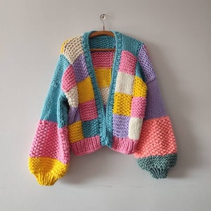 Patch-Strickjacke nach Maß, trendiger handgefertigter Pullover, Muttergeschenke, Geburtstag, Patchwork-Mantel, Damenkleidung, mehrfarbiger Strickpullover