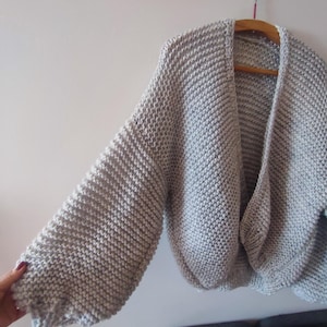 Cárdigan acolchado de mohair de angora, suéter de punto acogedor hecho a mano, punto grueso extragrande, prendas de punto de lujo para mujer de BYDNA Gris